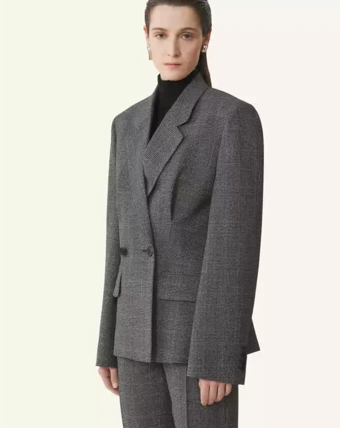 Zweireihige, taillierte Jacke aus Prince-of-Wales-Wolle Zweireihige, taillierte Jacke aus Prince-of-Wales-Wolle